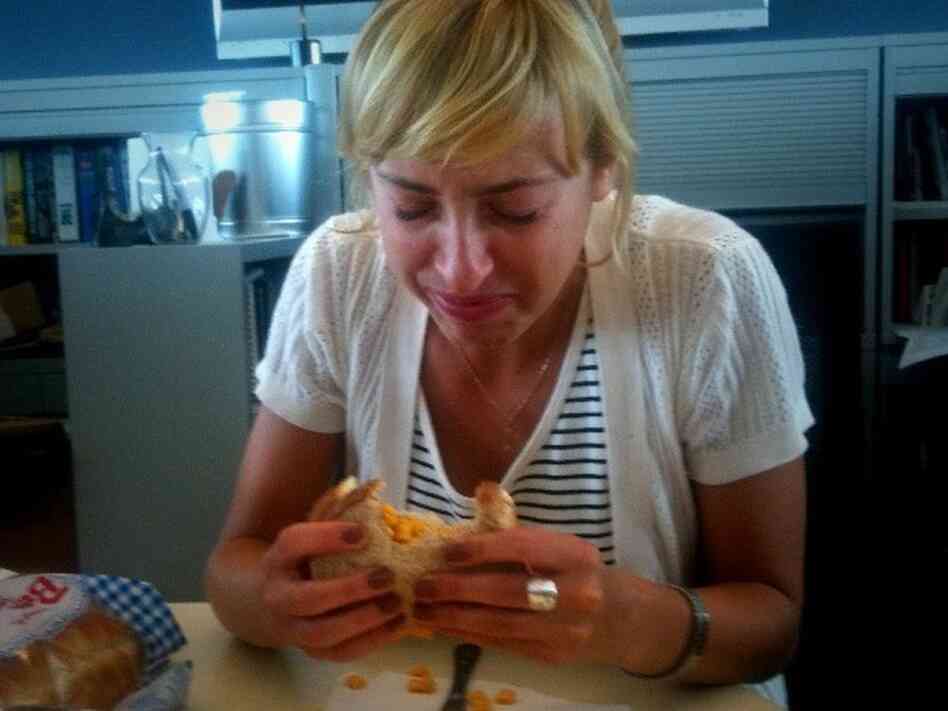 Eva eats the sandwich Eva eats the sandwich
